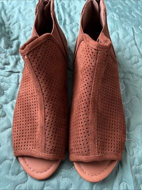 New UNR8ED Women's Open-Toe Perforated Suede Booties - Rust Size 9